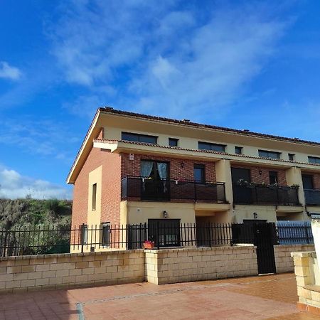Вилла En El Corazon Del Barrio De La Estacion Аро Экстерьер фото