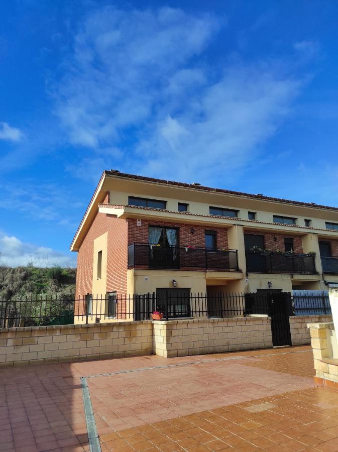 Вилла En El Corazon Del Barrio De La Estacion Аро Экстерьер фото