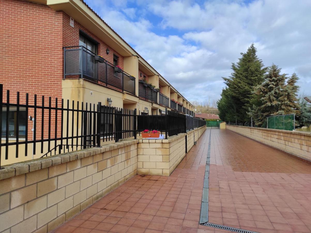 Вилла En El Corazon Del Barrio De La Estacion Аро Экстерьер фото
